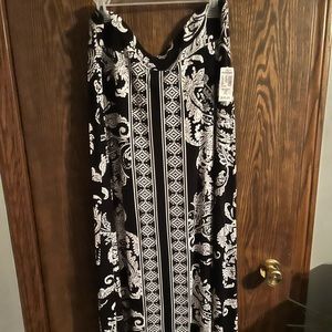 NWT Dress Barn B&W maxi skirt- XL